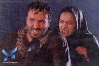 میترا حجار و محمدرضا فروتن در نمایی از فیلم « متولد ماه مهر»