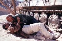 رضا کیانیان و پرویز پرستویی در نمایی از فیلم « روبان قرمز»