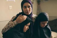 پریناز ایزدیار در نمایی از فیلم ویلایی ها