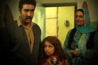 پوریا پورسرخ در نمایی از فیلم «عاشق ها ایستاده میمیرند»