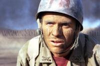 بابک حمیدیان  در نمایی از فیلم طبل بزرگ زیر پای چپ